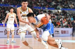 开云体育app-新疆男篮在对阵天津队比赛中狂胜对手