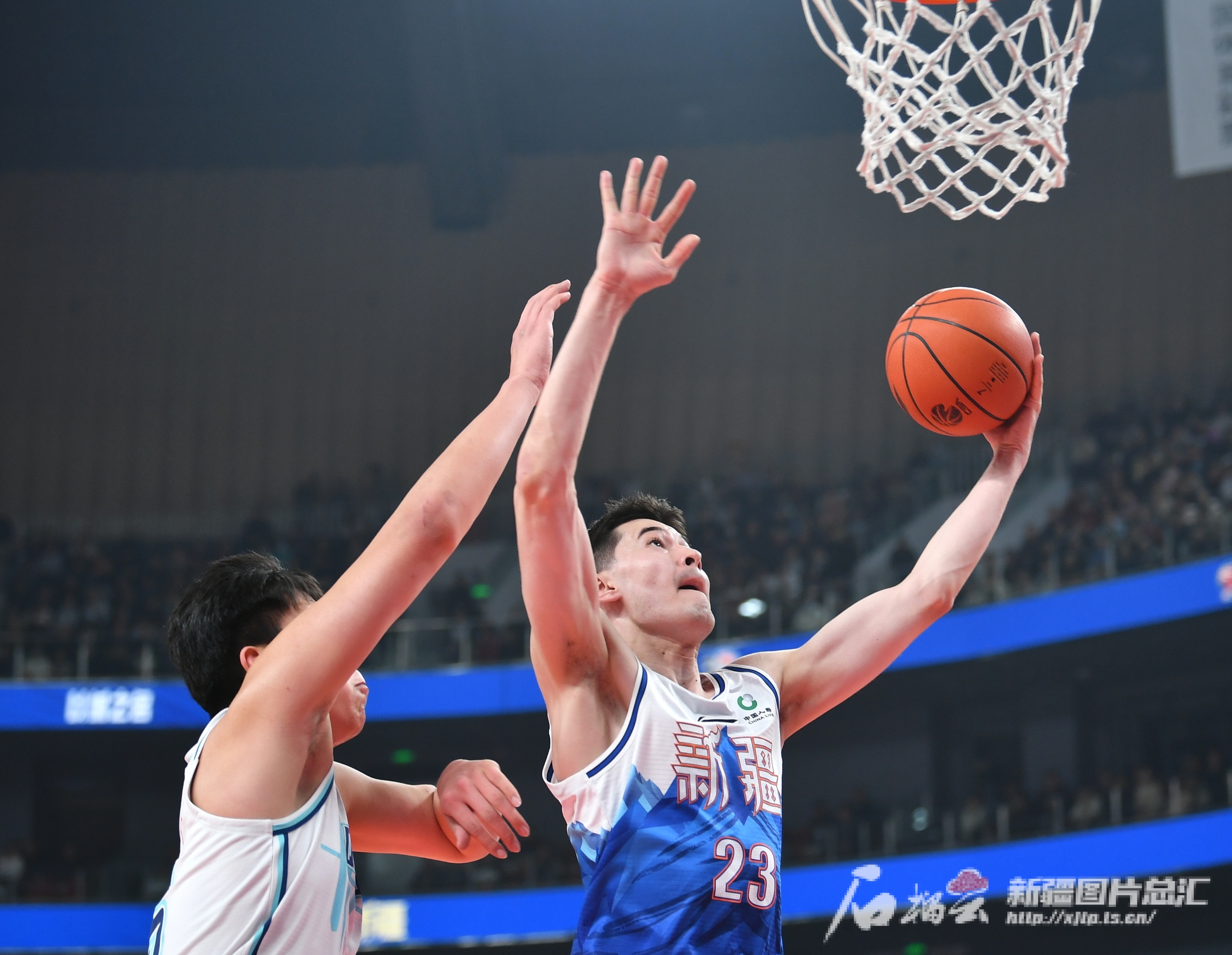 新疆男篮在对阵天津队比赛中狂胜对手