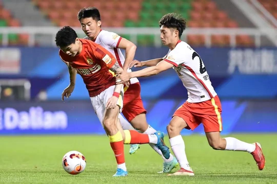 伯里主场遭遇不敌,降级形势日益明朗 伯里主场遭遇不敌,降级形势日益明朗