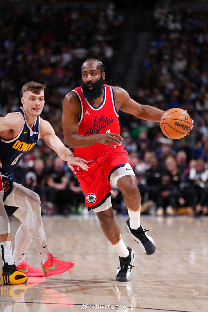 哈登暴扣惊艳全场,篮球技术得到肯定 哈登暴扣惊艳全场,篮球技术得到肯定