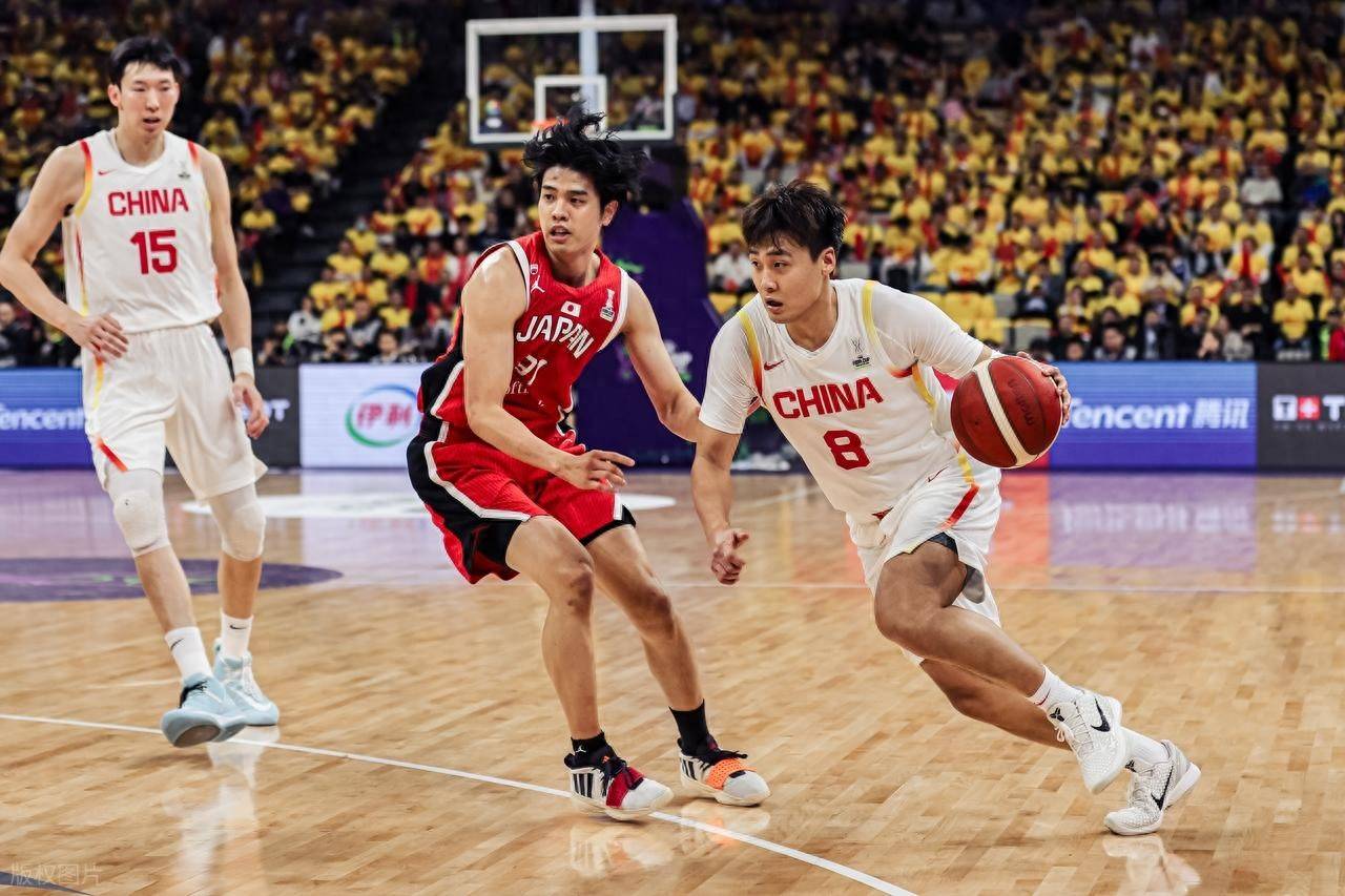 包含能力出众！球队团结合作战胜强劲对手的词条