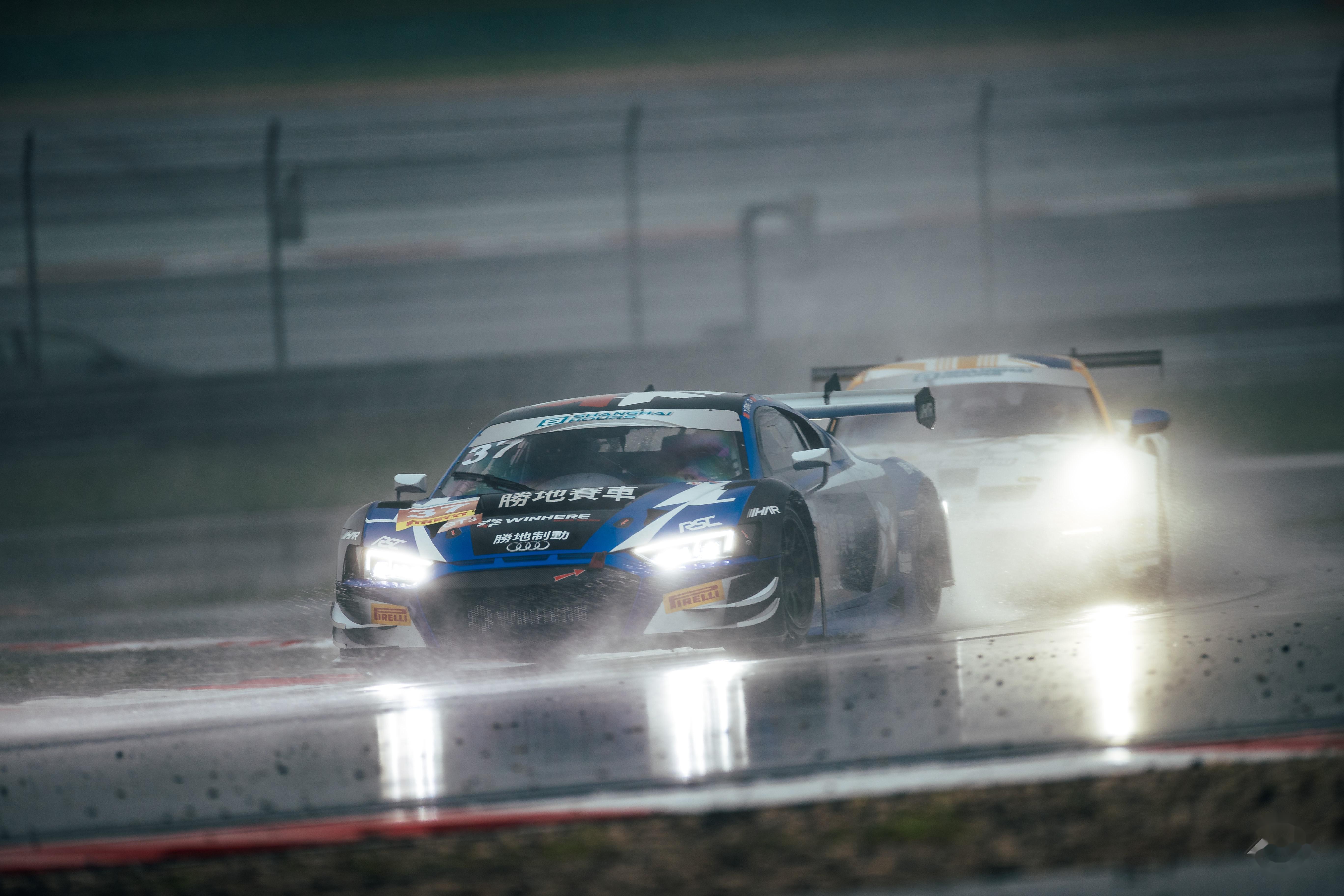 关于赛车总决赛即将打响,冠军归属成谜的信息 关于赛车总决赛即将打响,冠军归属成谜的信息